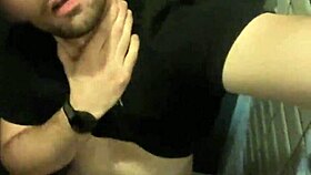 sexo riesgoso en baño público nos atrapan en pleno orgasmo 😏