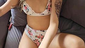 tengo 18 años y mi hermanastro me coge duro por mi coño cuando estoy aburrida en casa 😏