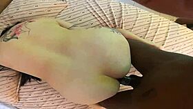 corno esposa tentando bbc na bunda dela