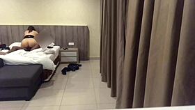 Asetin salakameran tallentamaan tämän pettävän Tinder lutkan kanssani