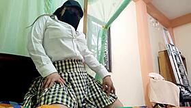 Asombrosa mujer erotica hermosa estudiante tetona hace porno casero antes de graduarse de informatica latina caliente sensual