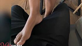 Pegando a empregada sozinhos no apto?