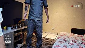 dona de casa recebe visita do tecnico safado em casa 😏