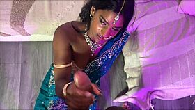 Desi girl in saree gets intimate