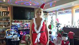Curvy Mature Milf Escort With Big Tits Arrives As Holiday Housewarming Gift