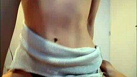 Pasandola Bien Con Mi Rommie Un Rapidin Antes De Que Nos Cachen With Latina Beauty