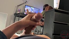 Gostoso Bateu Uma Para Mim Enquanto Não Estava Vendo E Vem Me Mostrar