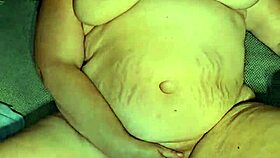 Eating pussy to taste her juice 😋