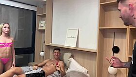 LA MU�EQUITA ARGENTINA CLARII QUINN CABALGA DOS ENORMES POLLAS DP Y ANAL