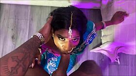 Desi girl in saree gets intimate