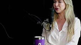 est� fazendo bastante sexo anal gozou tem um vibrador que a faz ter squirting sozinha e o seu conte�do com um cadeirante - milena moreau sheer red