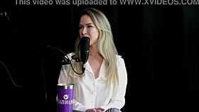 est� fazendo bastante sexo anal gozou tem um vibrador que a faz ter squirting sozinha e o seu conte�do com um cadeirante - milena moreau sheer red