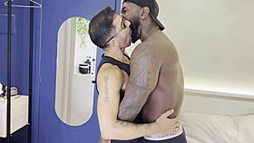 o negão baiano fodeu minha garganta até leitar