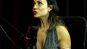 Sempre Foi Exibida é Sensual na Internet Aproveitou Todas as Oportunidades e o Teste de Fidelidade - Taluane Boom Watch on Sheer Red