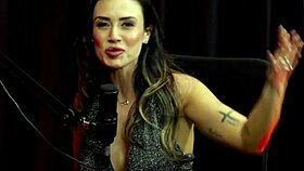 Sempre Foi Exibida é Sensual na Internet Aproveitou Todas as Oportunidades e o Teste de Fidelidade - Taluane Boom Watch on Sheer Red