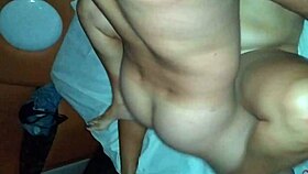 Hišna gospodinja Karina snema skupinski seks za gledajočega partnerja - 2. del