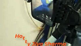 Jia bhabhi squirts pussy juice hard on outdoor video call sex