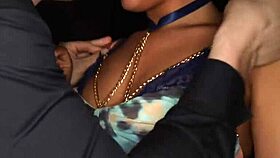 Vurige Spaanse brunette behaard kutje gelikt in brute interraciale cowgirl met facial