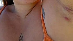 gravei pro meu amante flashing pussy on beach uh so hot