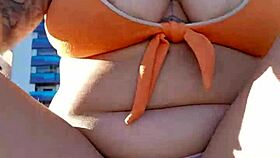 gravei pro meu amante flashing pussy on beach uh so hot