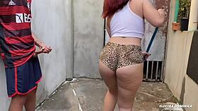 chamei essa bunda grande empregada pra foder nao aguentei