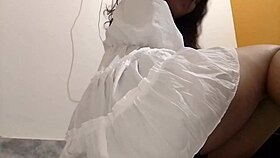 Indian babe fingers wet pussy squirting hard hindi moans 💦