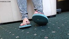 bbw feet teasing in flip flops toes wiggling seductively 😍👣