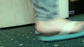 bbw feet teasing in flip flops toes wiggling seductively 😍👣