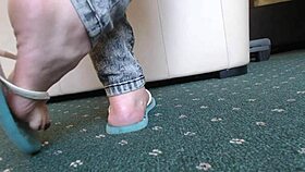 bbw feet teasing in flip flops toes wiggling seductively 😍👣