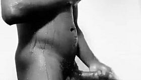 NAIJA NEIGHBORS MOANING LOUD FROM MONSTER COCK SOLO FUN IN THE BATH