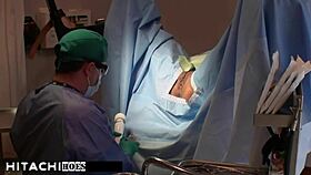 Prvákka núti doktorka Daisy Ducati k povinnému orgasmu s Hitachi