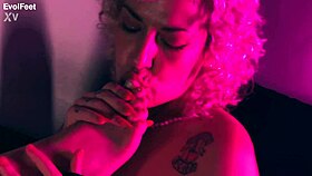 two sexy queens lick feet, hairy armpits and wet pussies together 😘👅🦵