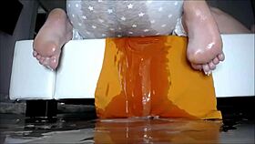 Hey, check out this cutie splashing and cumming in the tub