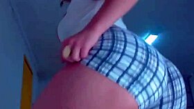 Sexy Babe Twerks Seductively On Webcam