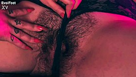 two sexy queens lick feet, hairy armpits and wet pussies together 😘👅🦵