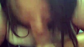 mi vecina cachonda me mama la verga en el sofa