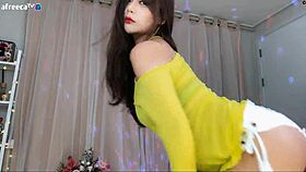 Korean babe, those big tits dancing got me?