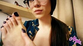 arianamaybe's slobbery toe sucking delivers foot fetish thrill