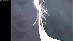 Gal Gadot captivates as a stunning bikini goddess in mesmerizing display