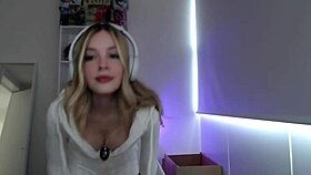 hey yus lopez shake that nalgona ass on twitch