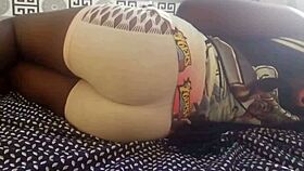 Teen flaunts juicy ass cheeks up close