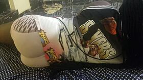 Teen flaunts juicy ass cheeks up close