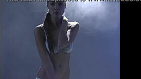 Gal Gadot captivates as a stunning bikini goddess in mesmerizing display