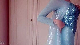 Elsa cosplay queen delivers ultimate body pleasure