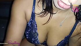 brigou com o marido e chupou o primeiro pau na praça