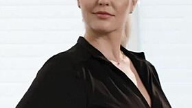 Black babe preps for wet pussy massage from blonde Ana Foxxx and Slimthick Vic 😍💦