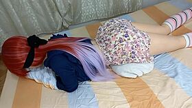 Publiek anale ruk met fles in strakke harige kut bij telefoonseks orgasme