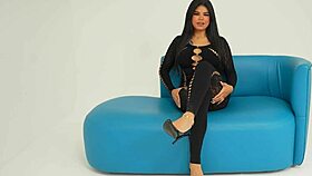 Amateur babe's first time with huge bbc leads to wild pounding