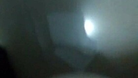 jalo mi verga en el baño hasta correrme fuerte