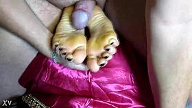 2 hot cumshots dripping on sexy soles and toes 💦👣